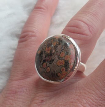 Zilveren ring gezet met ronde Luipaard Jaspis maat 17 mm